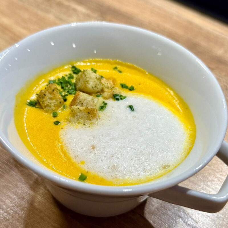 Spendenübergabe Aktion 100000 Ulmer helft Essen mit Freunden Aktion Kuschelbär Chris Mertl Johannes Völk Sabine Völk