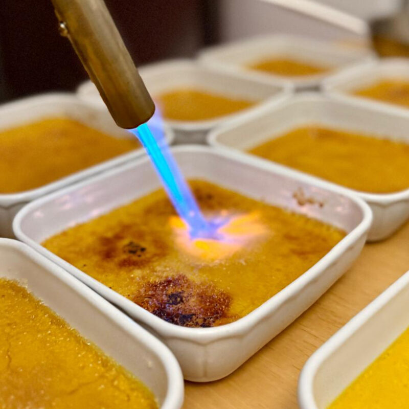 Spendenübergabe Aktion 100000 Ulmer helft Essen mit Freunden Aktion Kuschelbär Chris Mertl Johannes Völk Sabine Völk